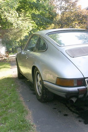 911